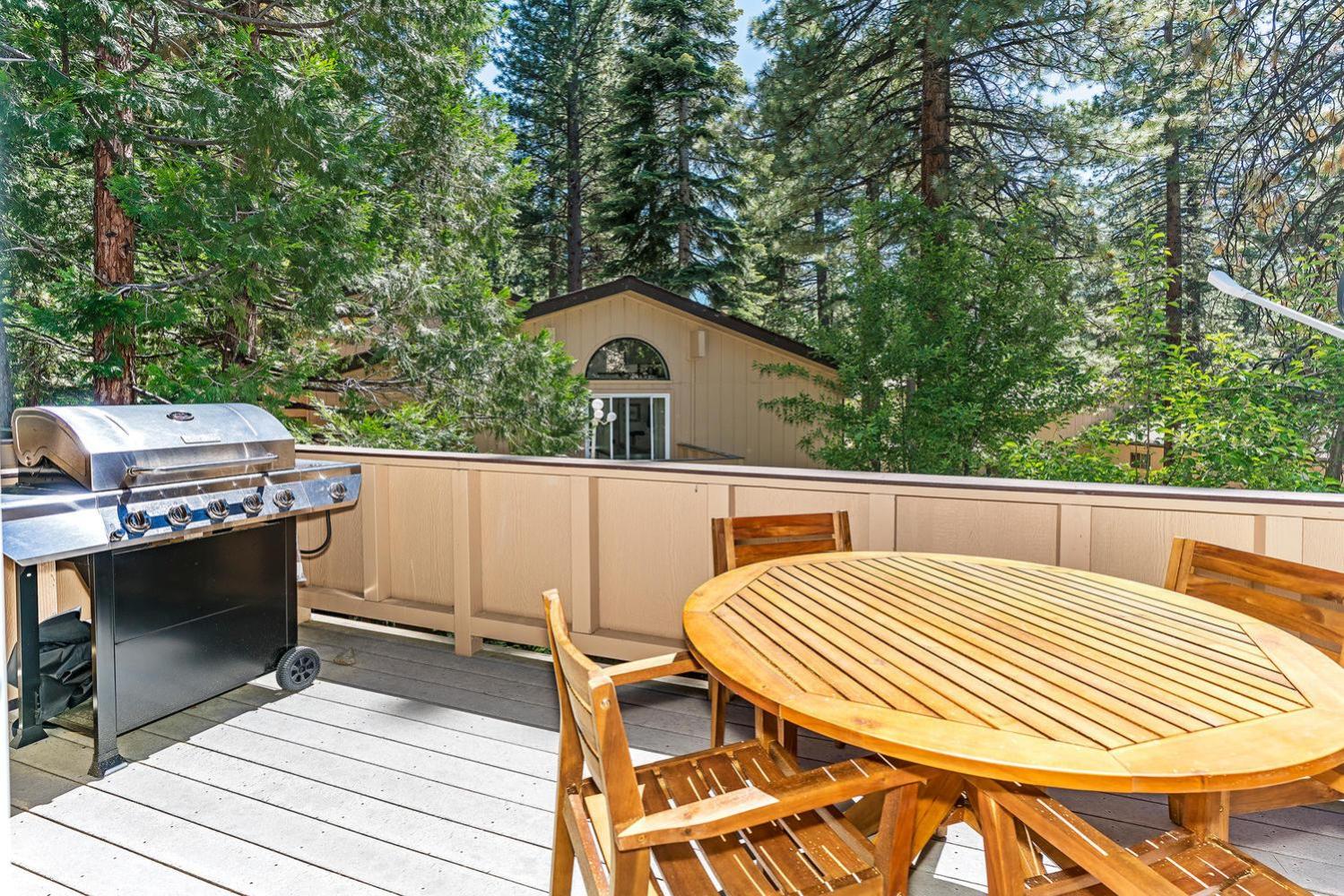 The perfect getaway for a small group or families - Property Image 8