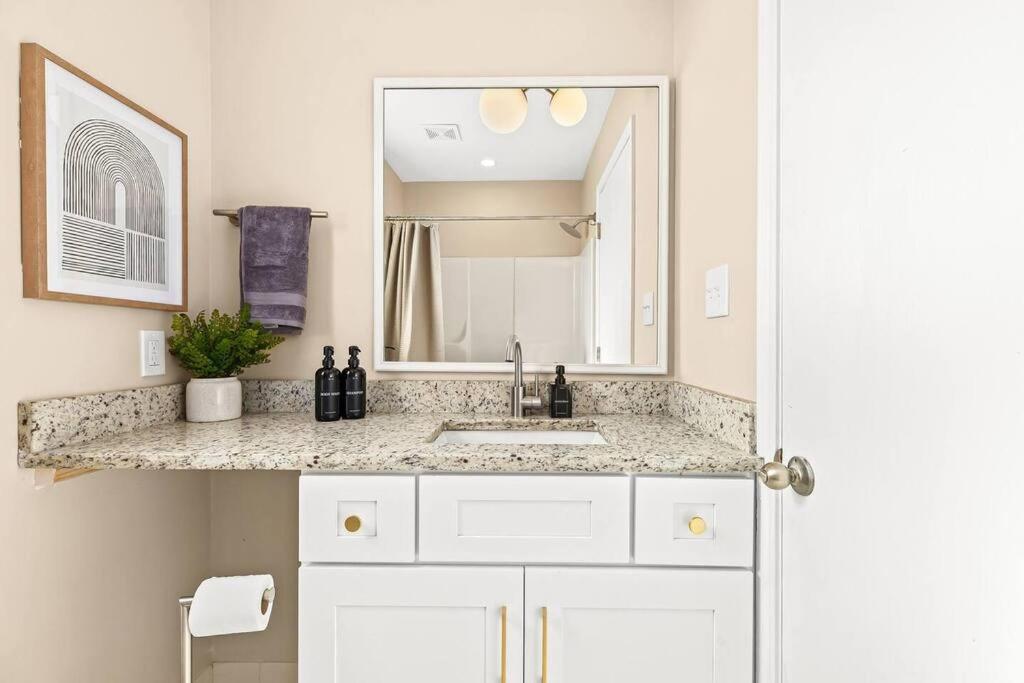 New Cozy Lower Flat in Roseville