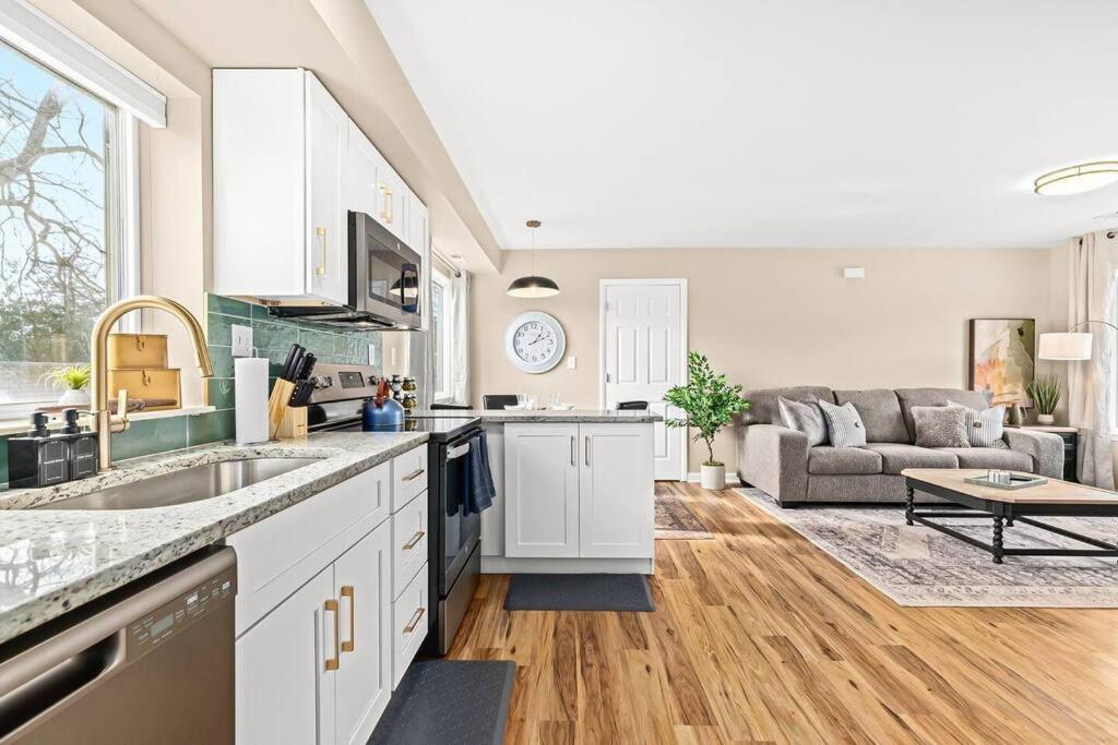 New Cozy Lower Flat in Roseville
