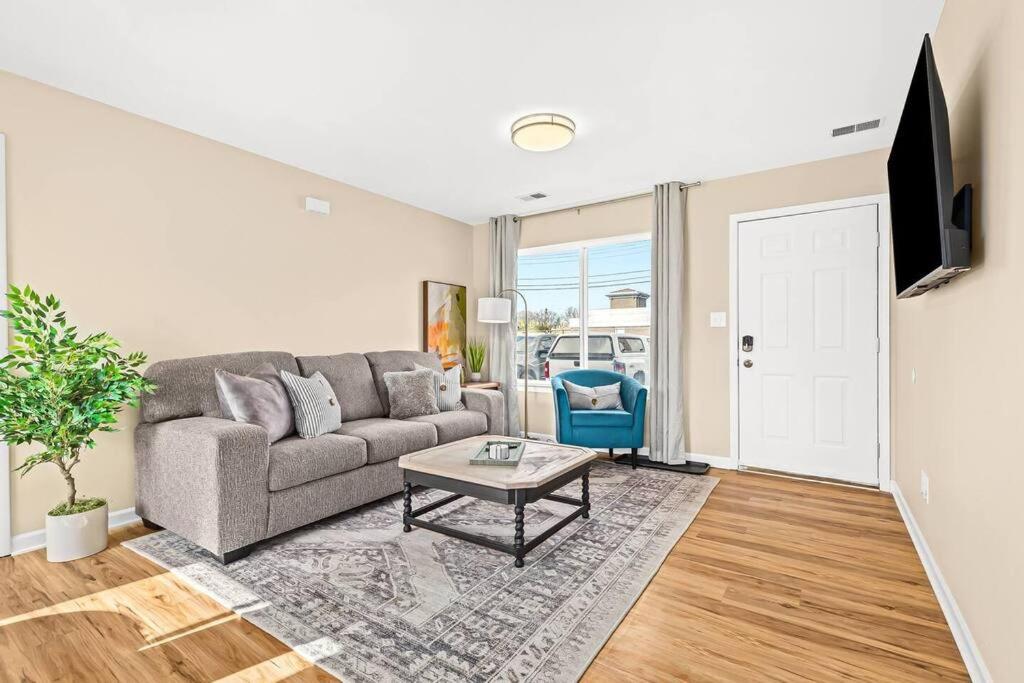 New Cozy Lower Flat in Roseville