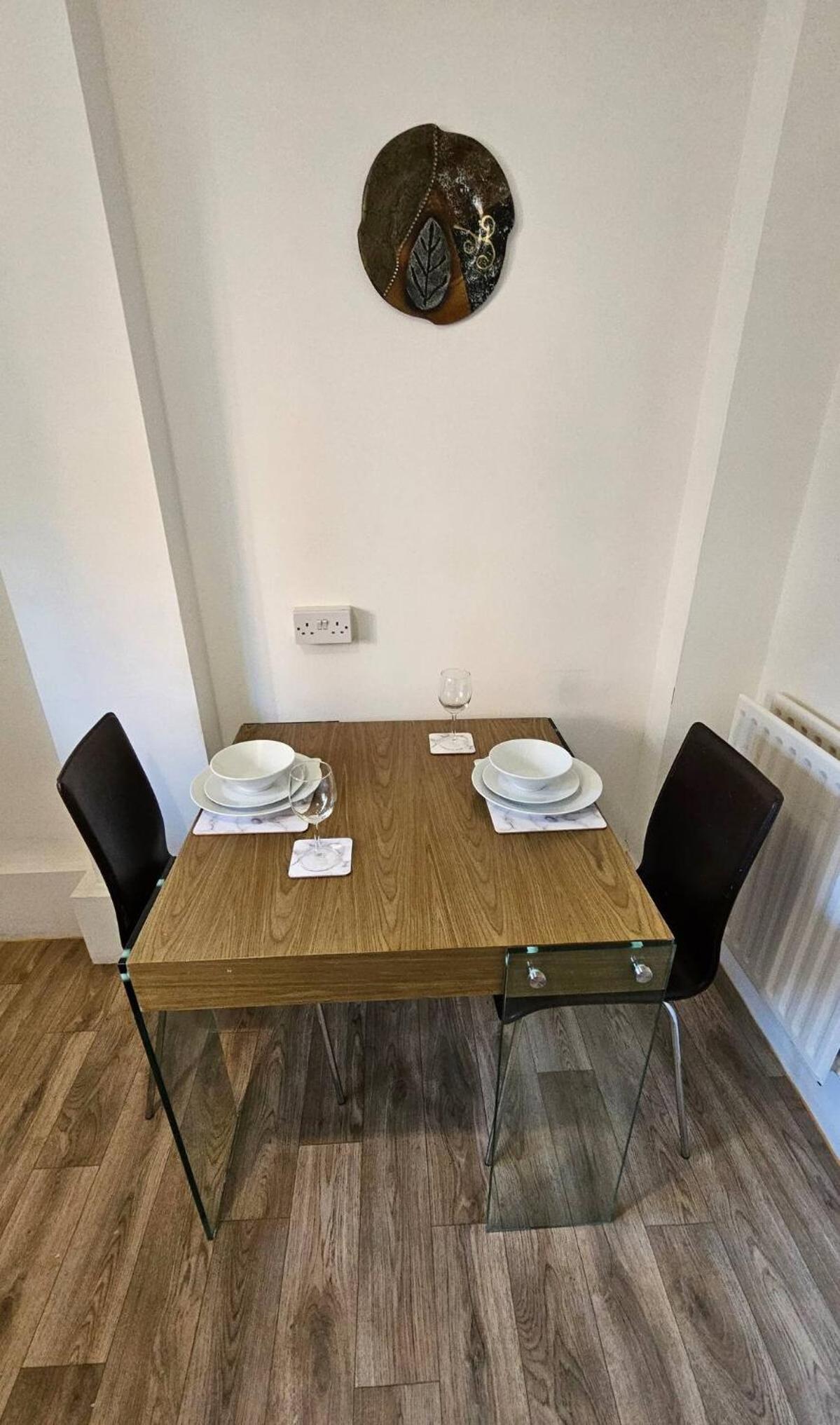 Spacious Two Bedroom Apartment in Battersea, Free Parking