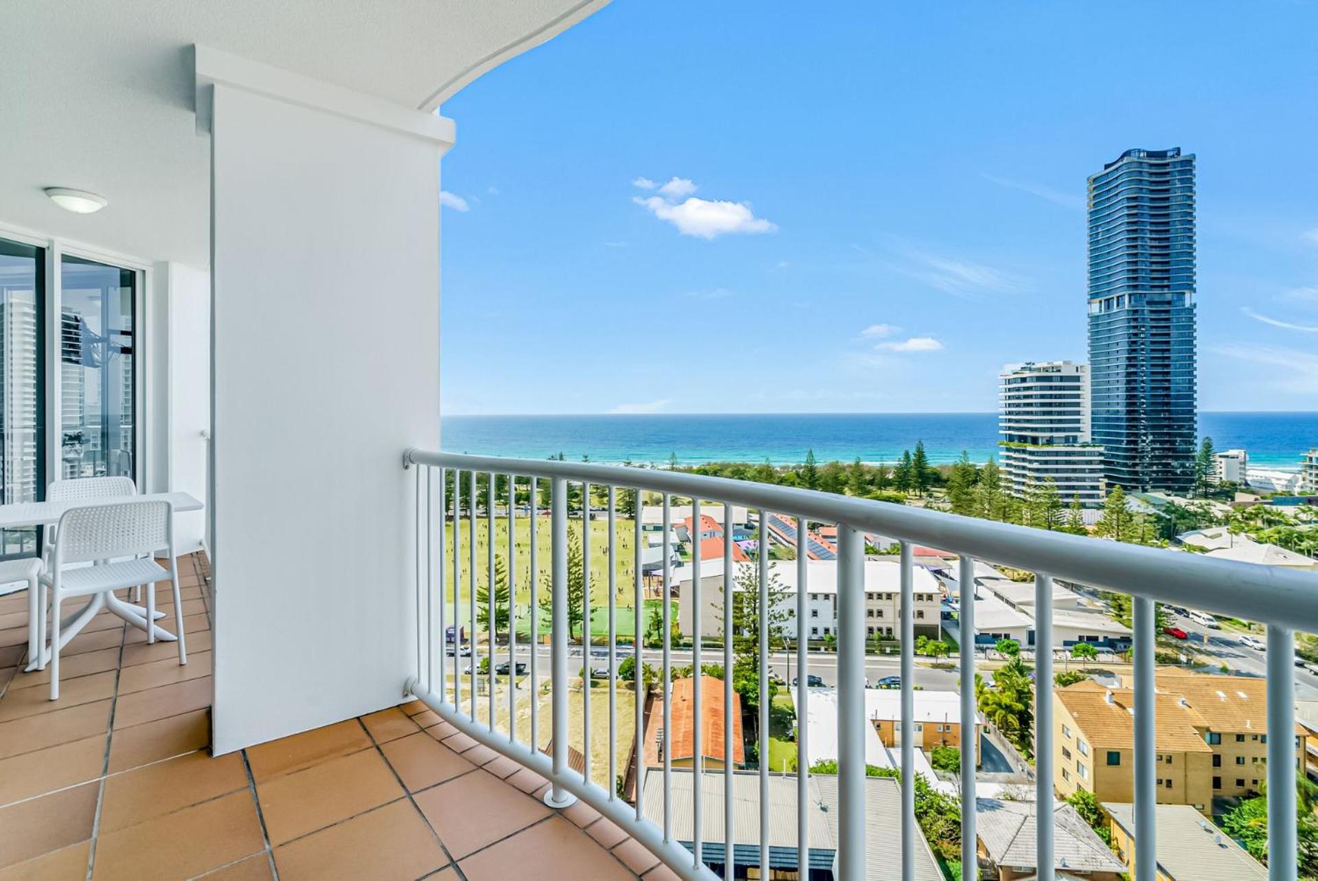 Large Sub-Penthouse Apartment in Broadbeach - CoastHM