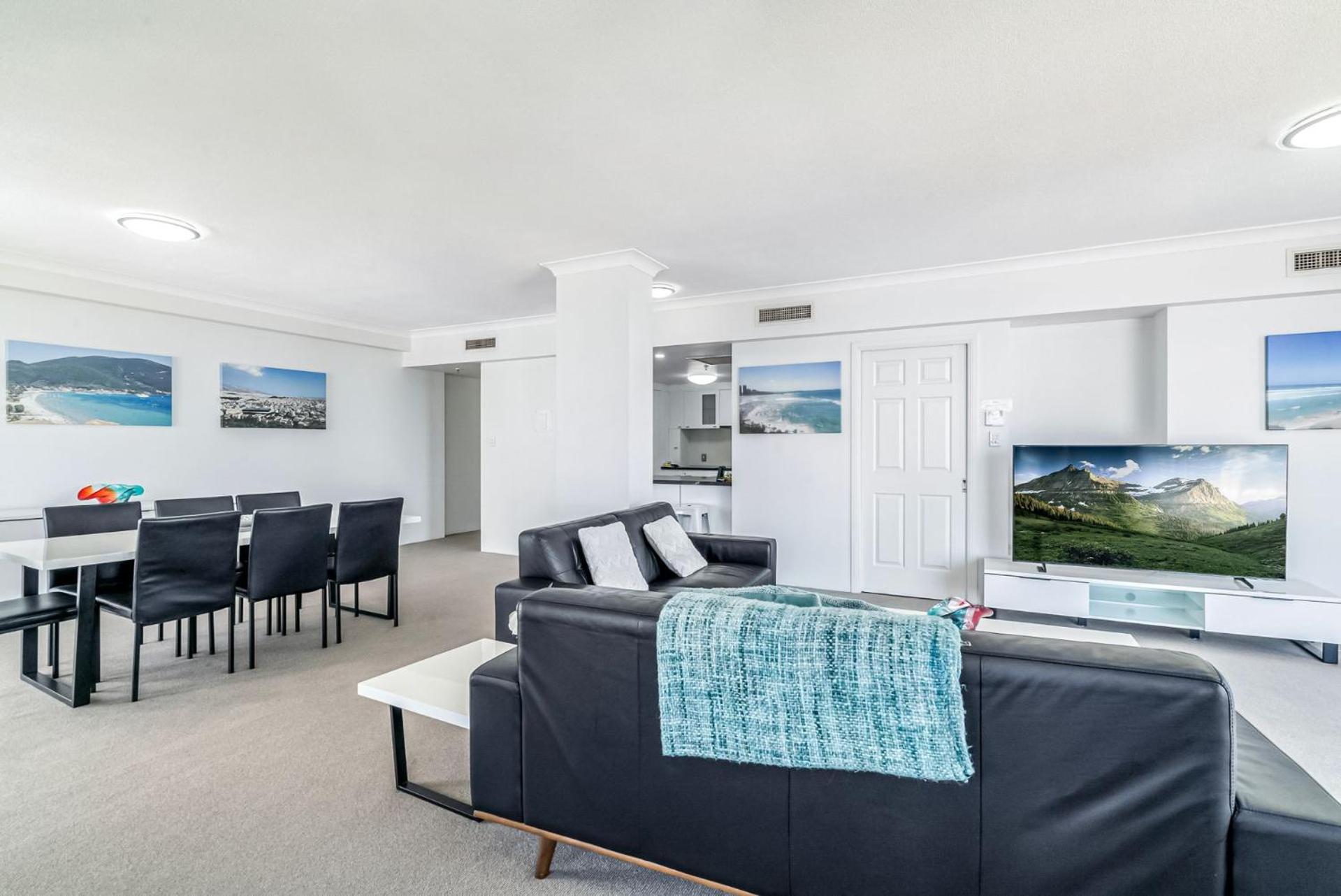 Large Sub-Penthouse Apartment in Broadbeach - CoastHM