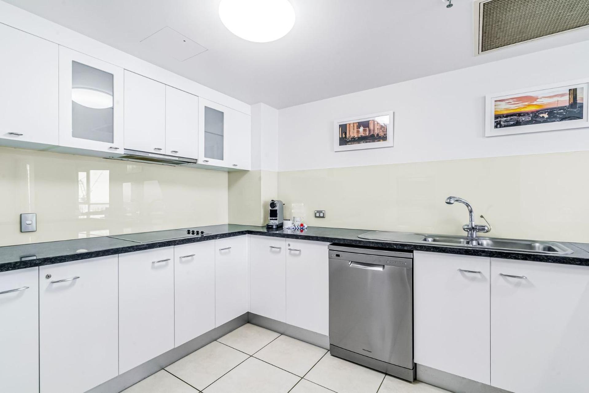 Large Sub-Penthouse Apartment in Broadbeach - CoastHM