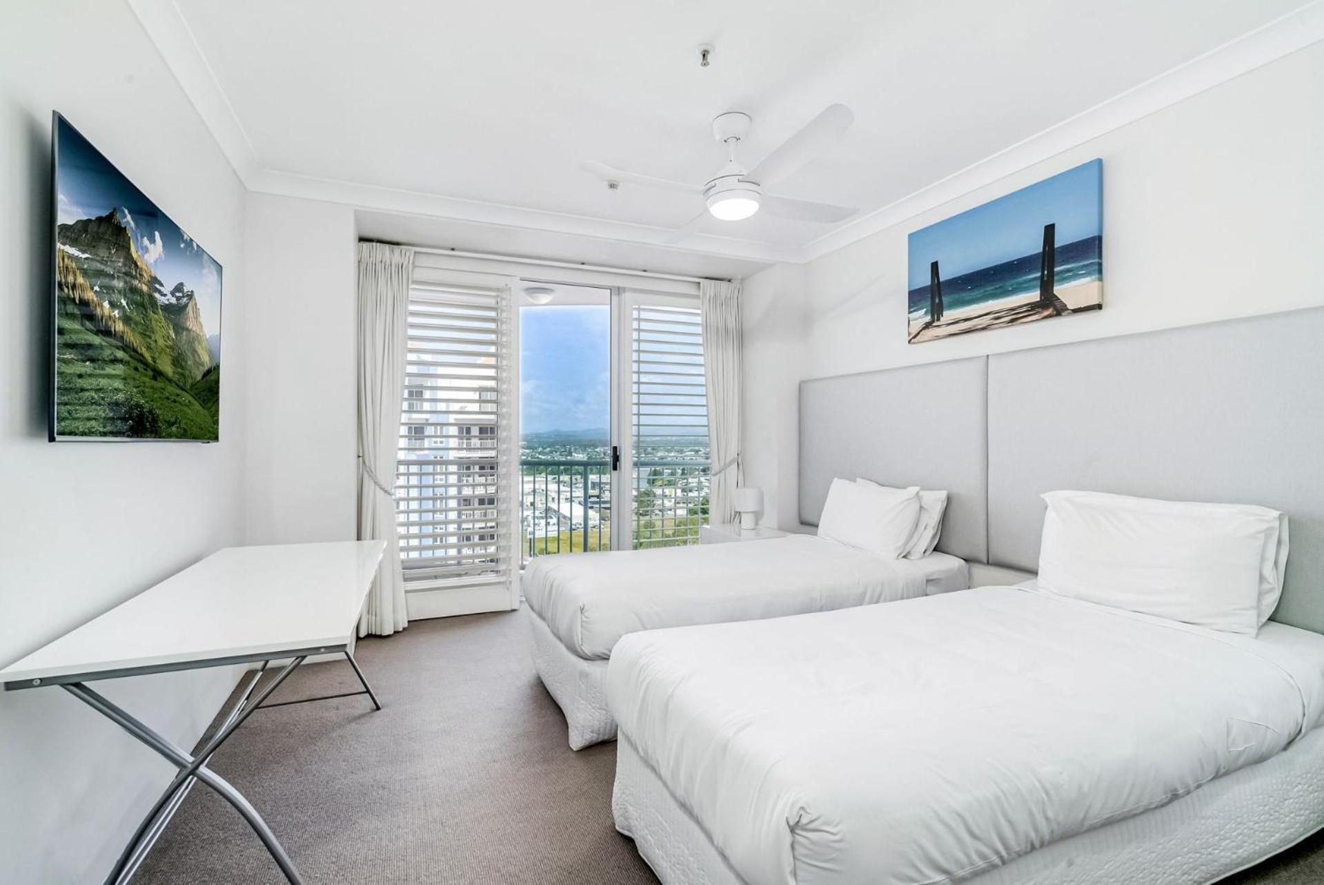 Large Sub-Penthouse Apartment in Broadbeach - CoastHM