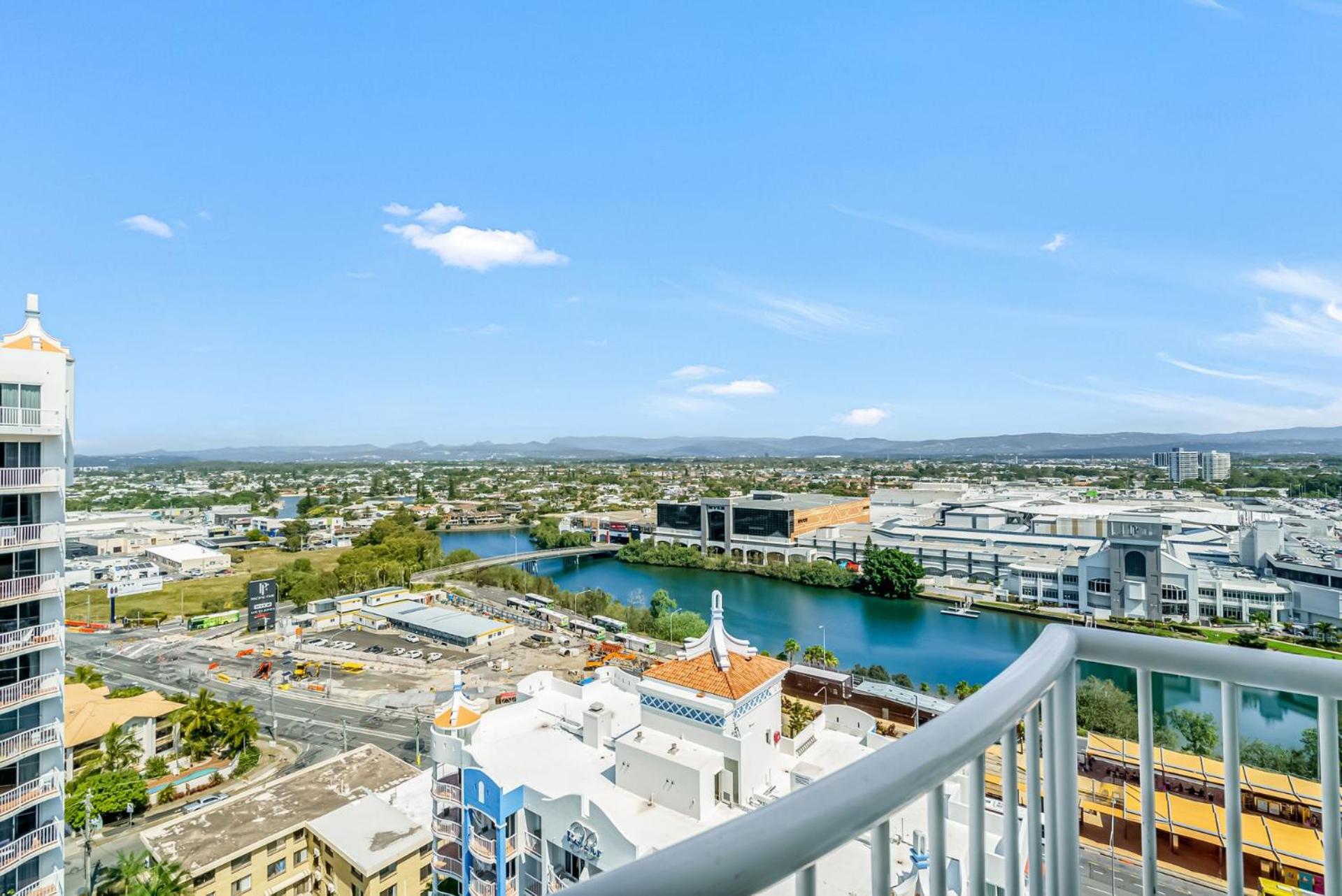 Large Sub-Penthouse Apartment in Broadbeach - CoastHM