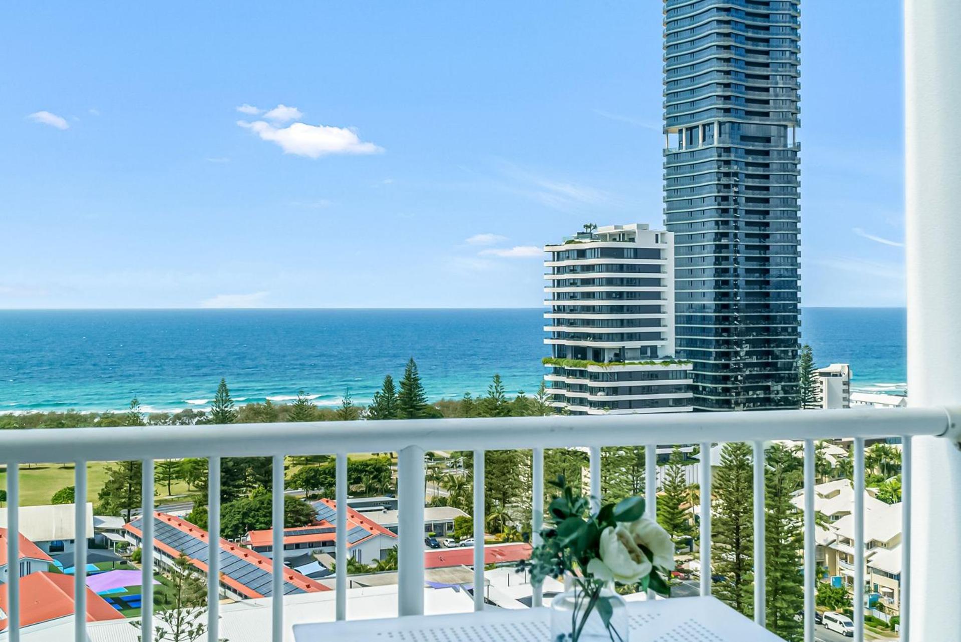 Large Sub-Penthouse Apartment in Broadbeach - CoastHM