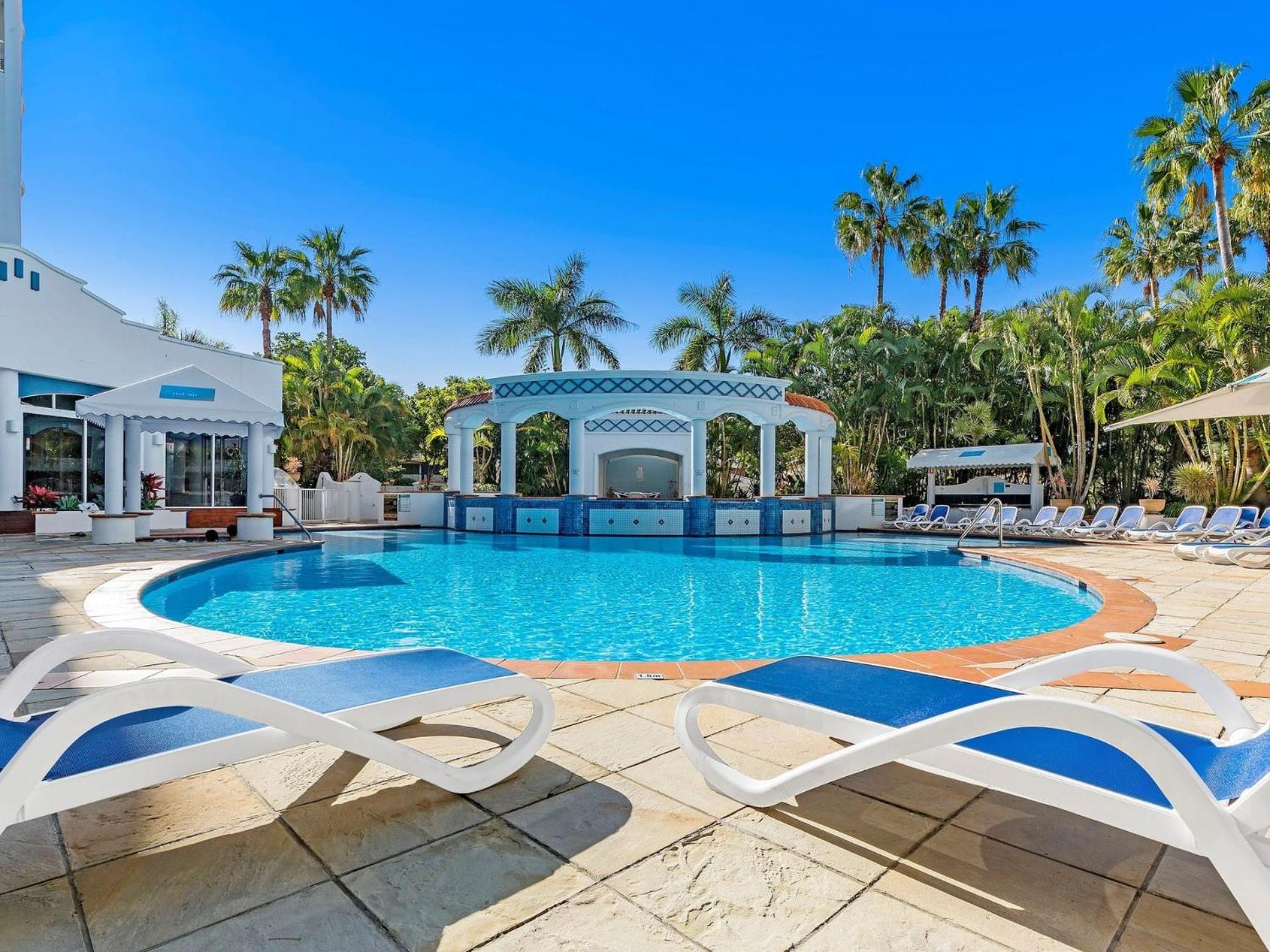 Large Sub-Penthouse Apartment in Broadbeach - CoastHM