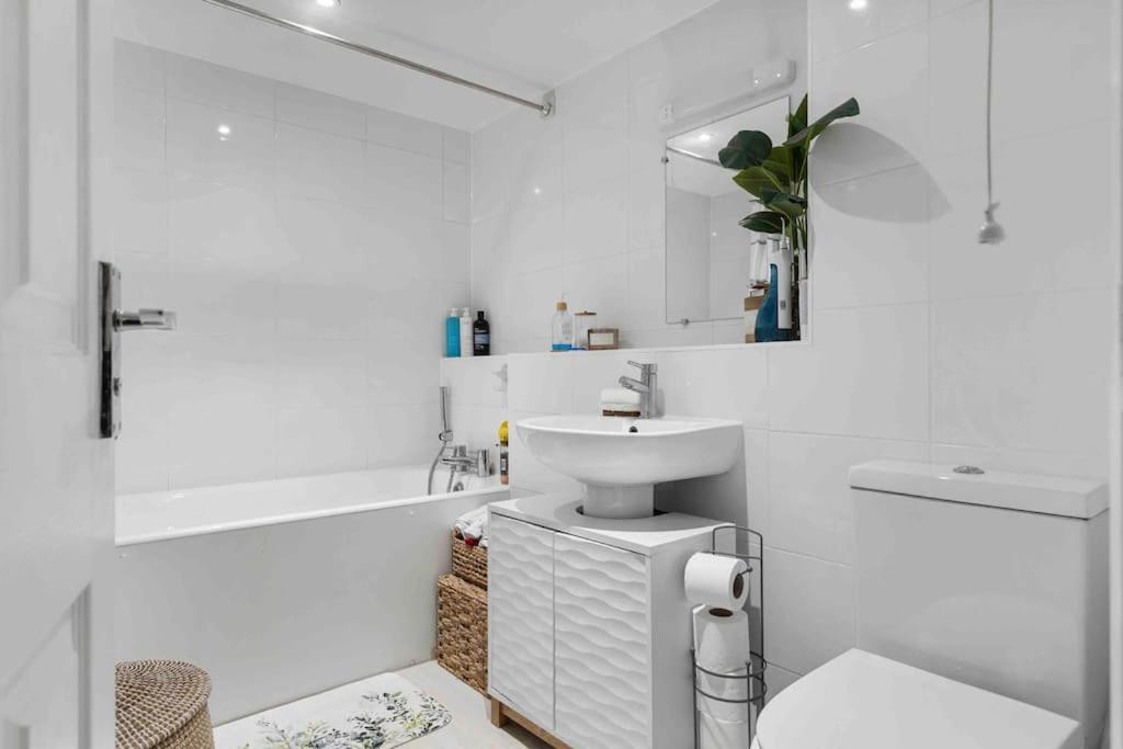 Little Venice Garden Apartment