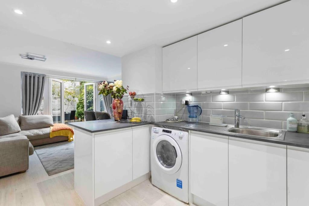Little Venice Garden Apartment