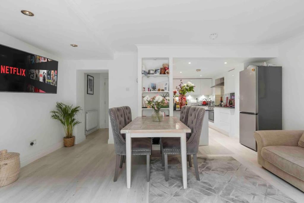 Little Venice Garden Apartment