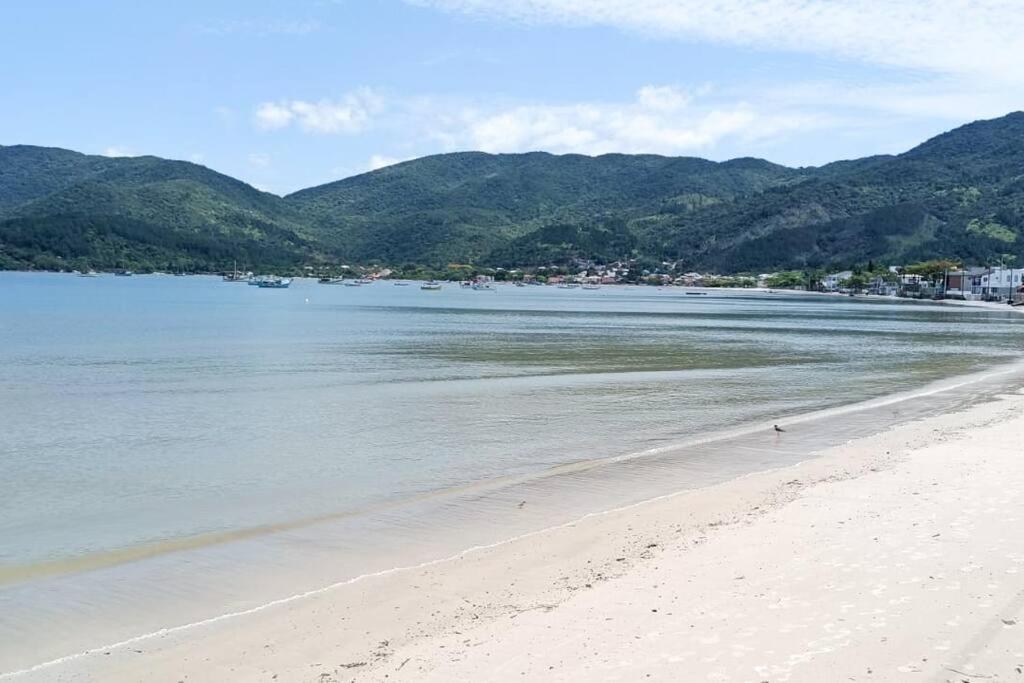 Casa de praia ampla e confortável em Governador Celso Ramos