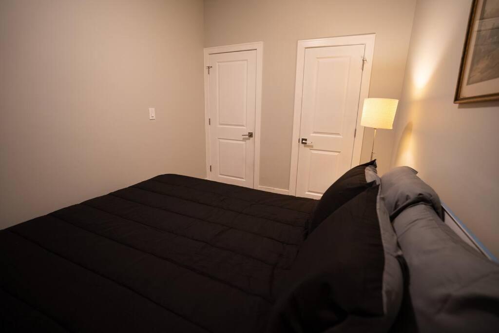 Chicago Vacations - Vibrant 4BR Haven in Historic Hyde Park, Near UChi - Property Image 24