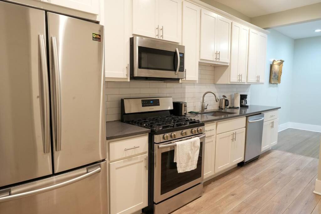 Chicago Vacations - Vibrant 4BR Haven in Historic Hyde Park, Near UChi - Property Image 18