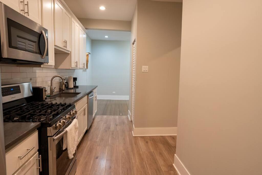 Chicago Vacations - Vibrant 4BR Haven in Historic Hyde Park, Near UChi - Property Image 17