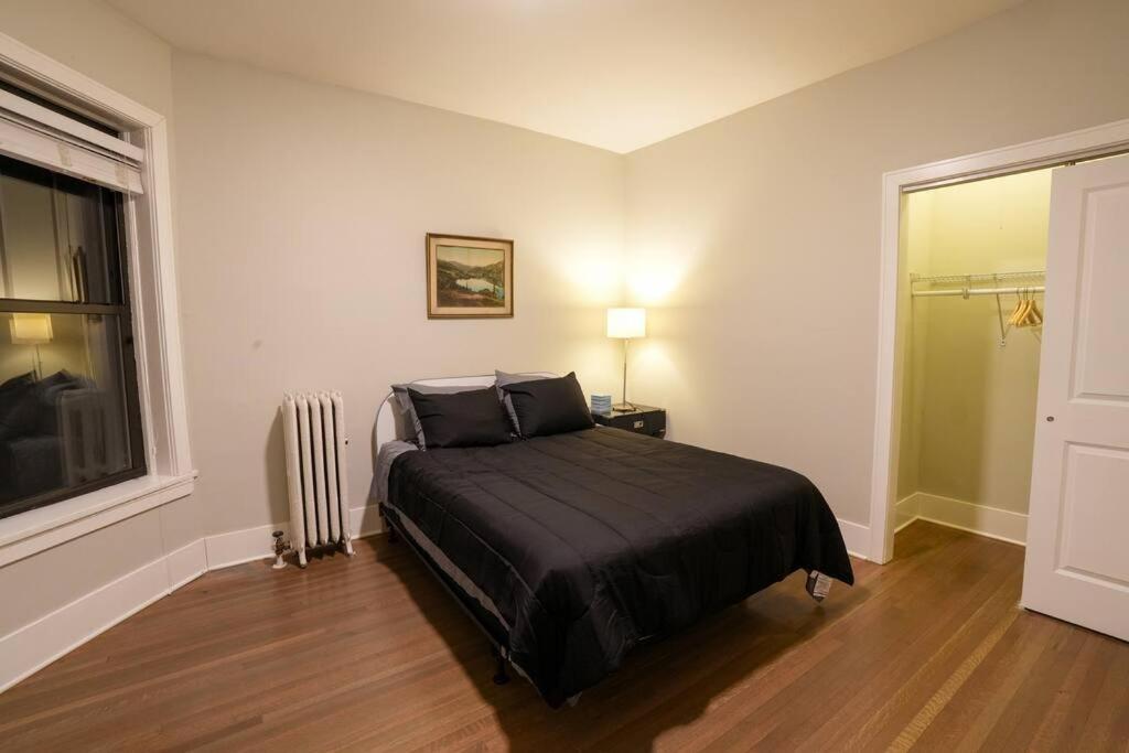 Chicago Vacations - Vibrant 4BR Haven in Historic Hyde Park, Near UChi - Property Image 25