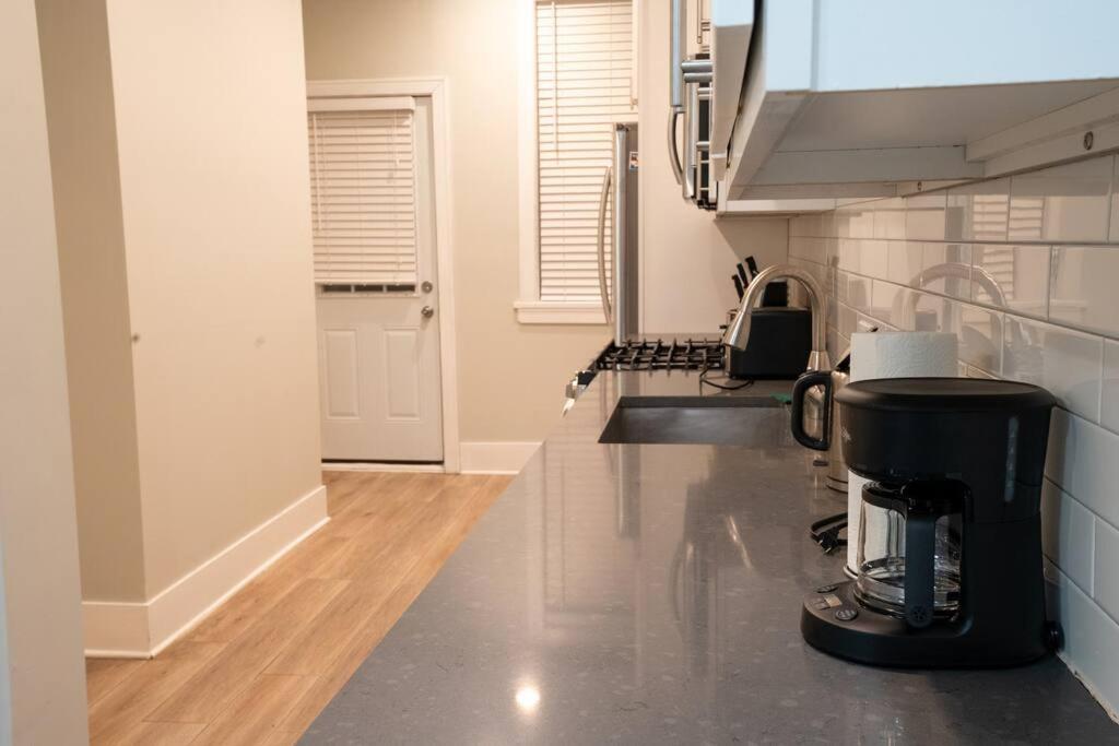 Chicago Vacations - Vibrant 4BR Haven in Historic Hyde Park, Near UChi - Property Image 10