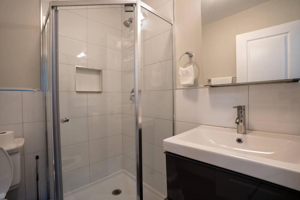 Chicago Vacations - Vibrant 4BR Haven in Historic Hyde Park, Near UChi - Property Image 9