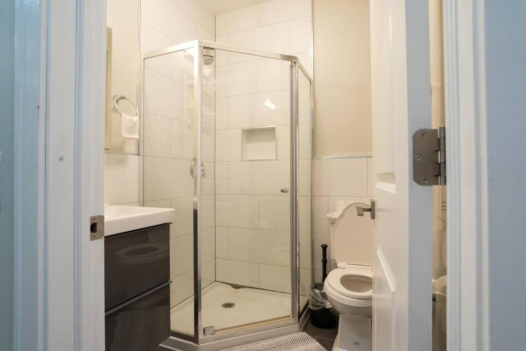 Chicago Vacations - Vibrant 4BR Haven in Historic Hyde Park, Near UChi - Property Image 7