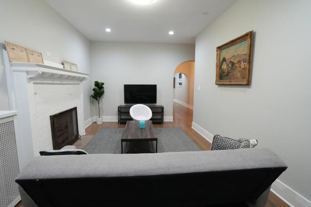 Chicago Vacations - Vibrant 4BR Haven in Historic Hyde Park, Near UChi - Property Image 6