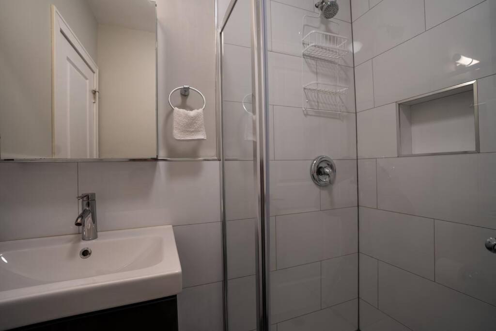 Chicago Vacations - Vibrant 4BR Haven in Historic Hyde Park, Near UChi - Property Image 5