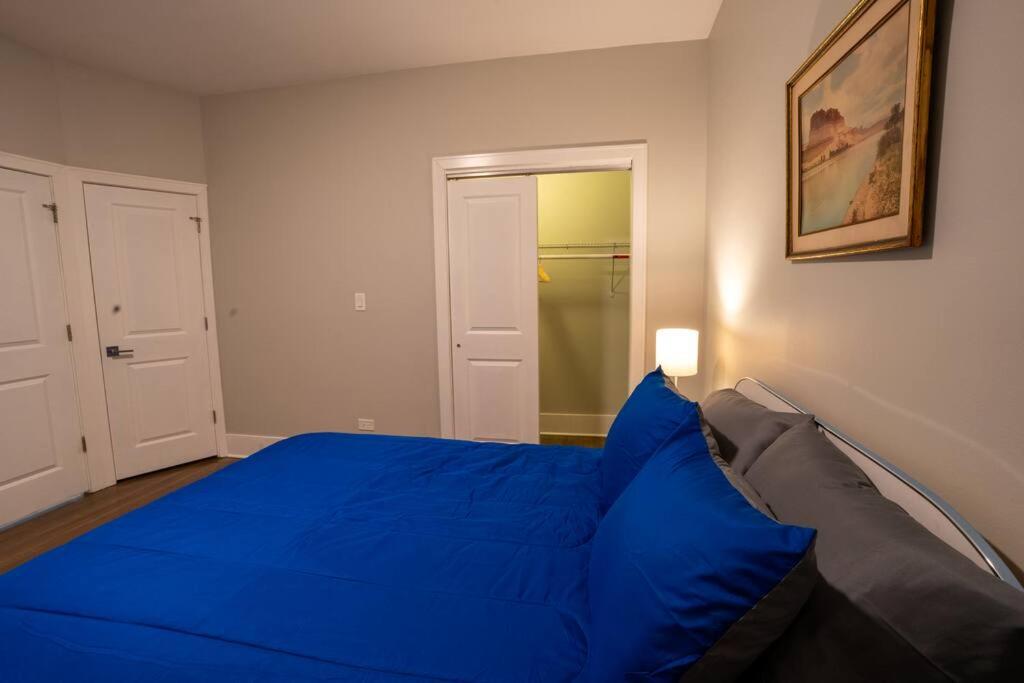 Chicago Vacations - Vibrant 4BR Haven in Historic Hyde Park, Near UChi - Property Image 4