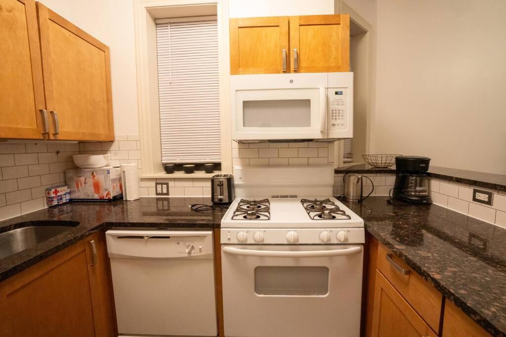 Modern 4BR in Hyde Park, Walk to University photo 5