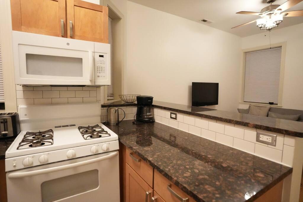 Modern 4BR in Hyde Park, Walk to University photo 2