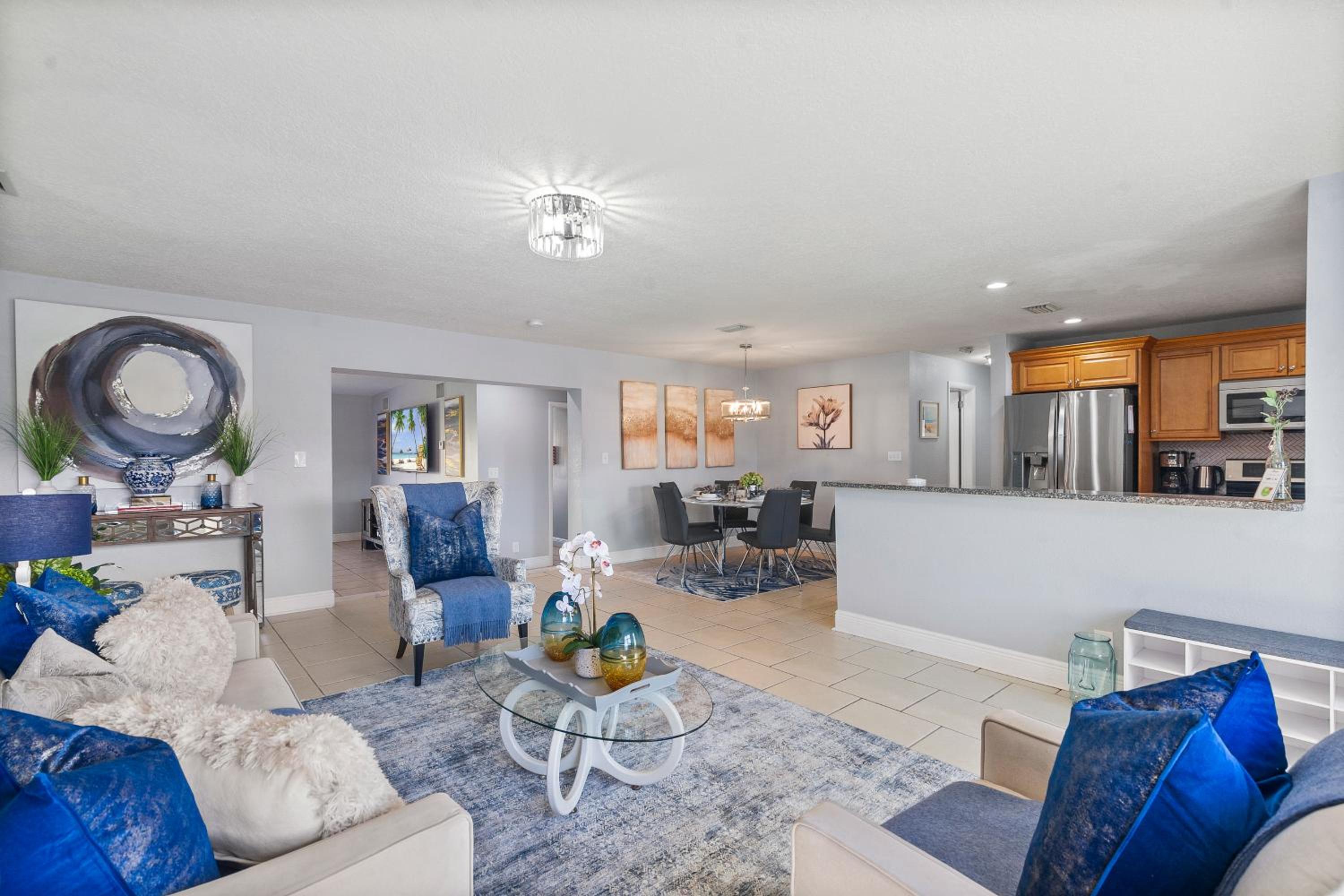 Modern 4BR Getaway Pet Friendly Outdoor Lounge view 4