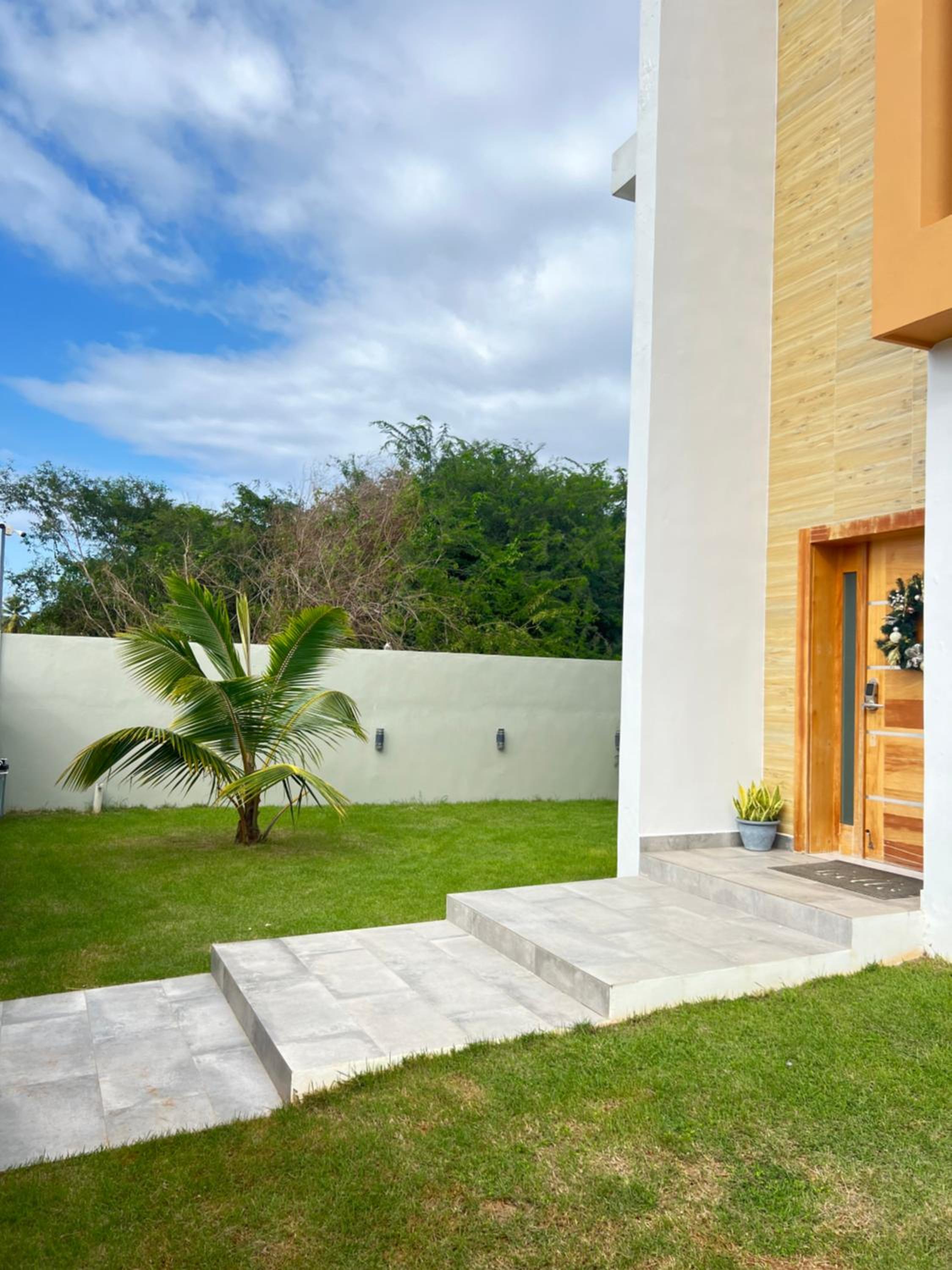 5 Star Villa minutes from Airport and Beaches view 2