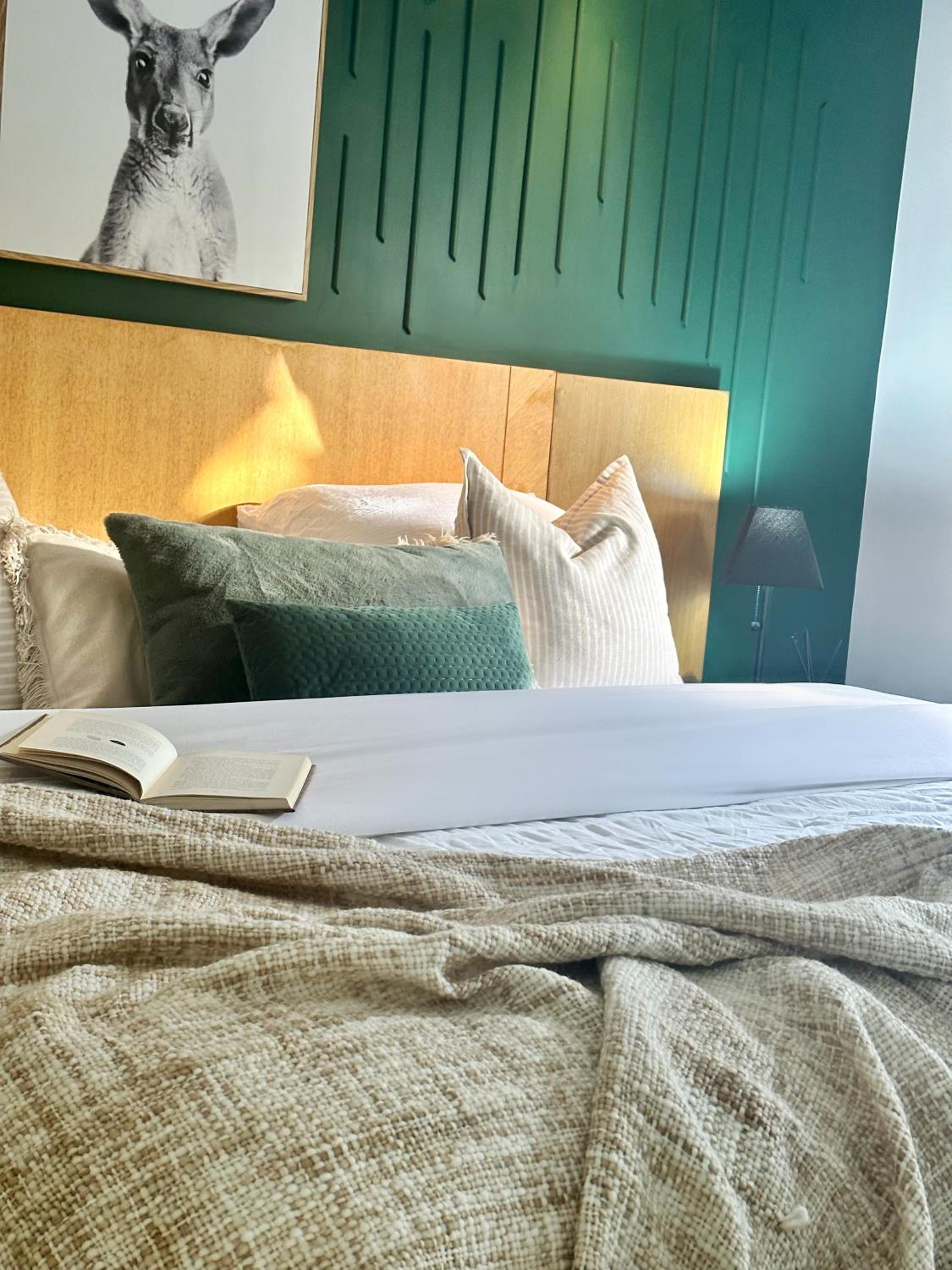 Luxury 2 Bedroom apartment, Treetop views, Resort with 4 swimming pools - Image 2