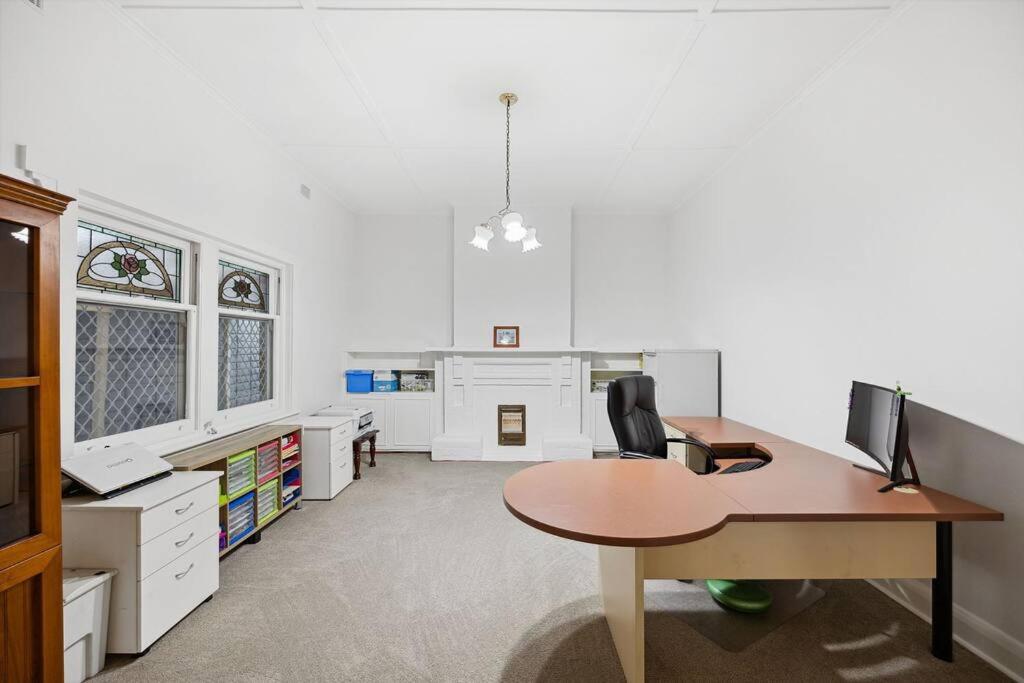 Glenelg Beach Bungalow