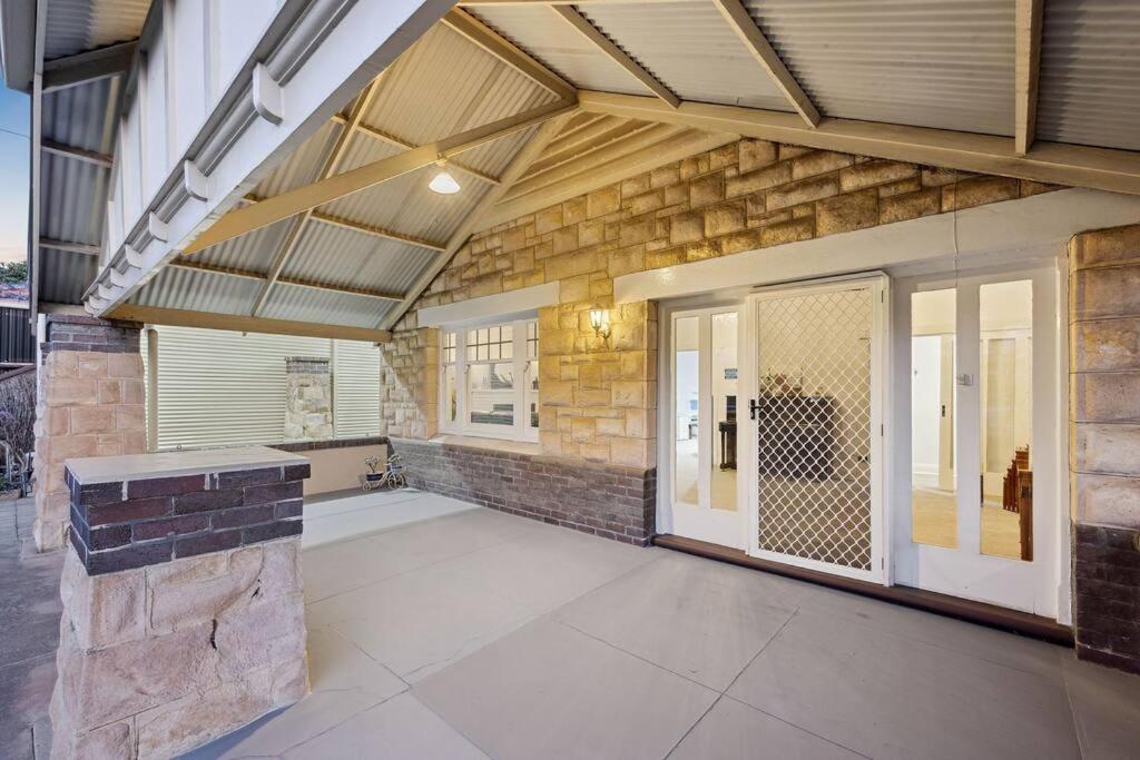 Glenelg Beach Bungalow