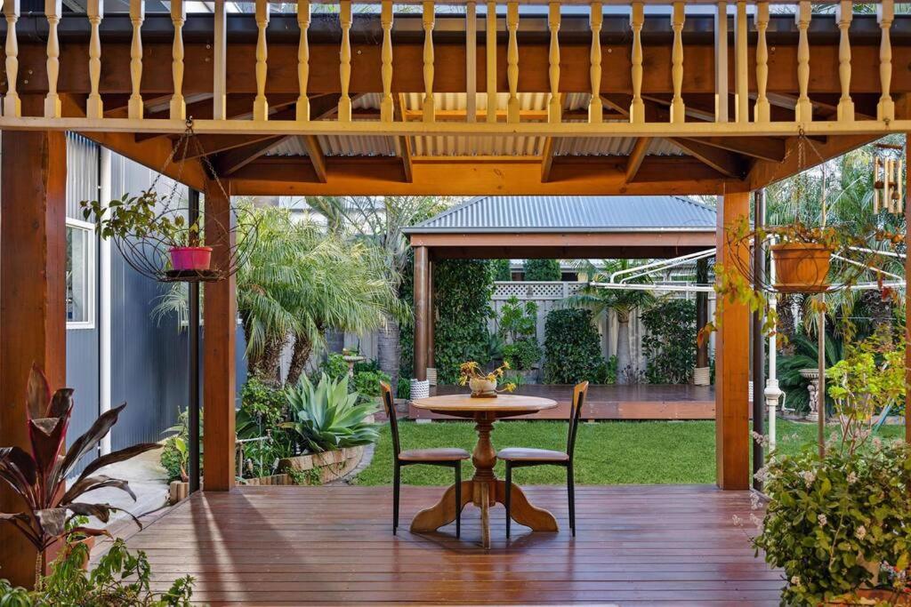 Glenelg Beach Bungalow