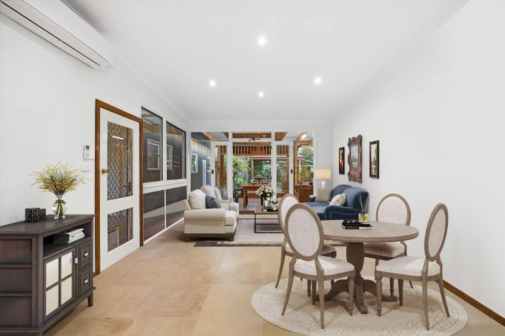 Glenelg Beach Bungalow
