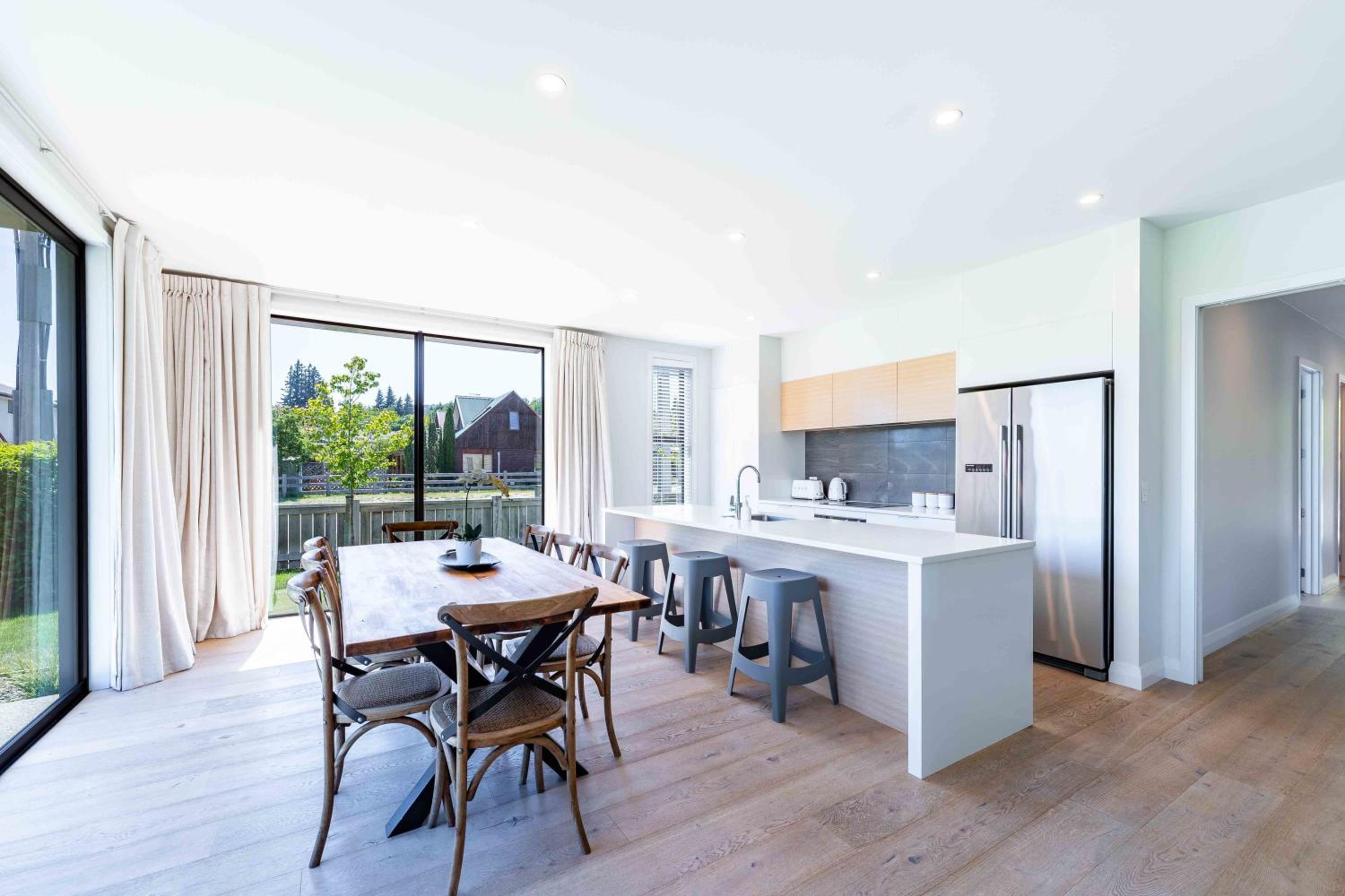 Serenity Haven: Retreat with Panoramic Views view 5