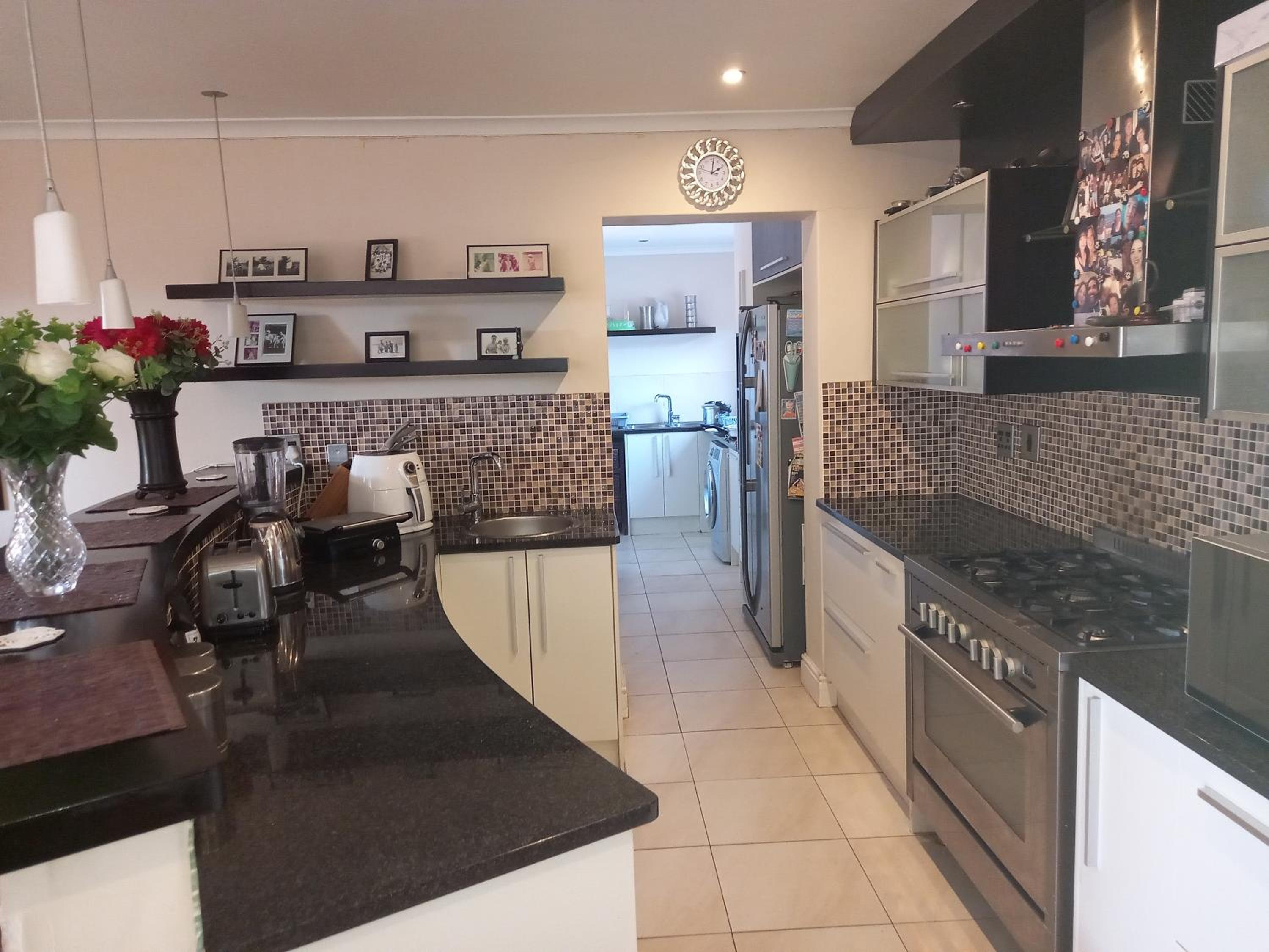 PHAT Joe's Accommodation view 5