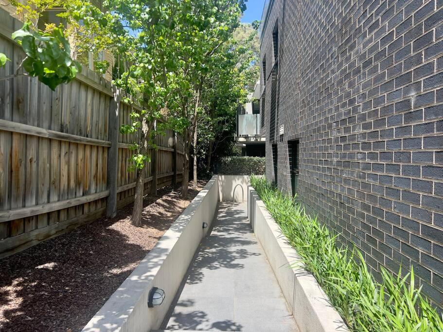 Glen Iris Gem - Modern Apartment with Car Park
