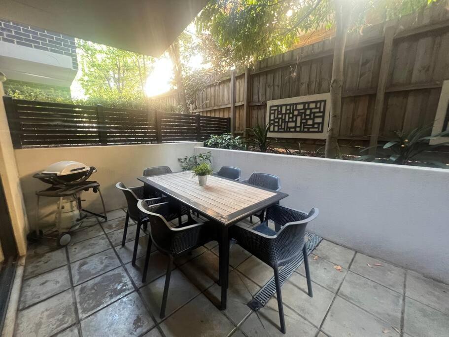 Glen Iris Gem - Modern Apartment with Car Park