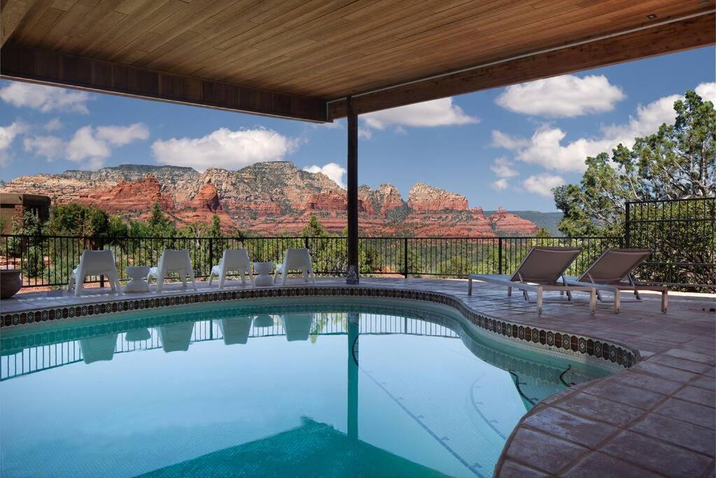 As Seen in Conde Nast Traveler - Modern Luxury - Epic Red Rock Views - Private Trail Access - Sauna, Steam Room, Hot Tub, Pool and Wellness Services view 4