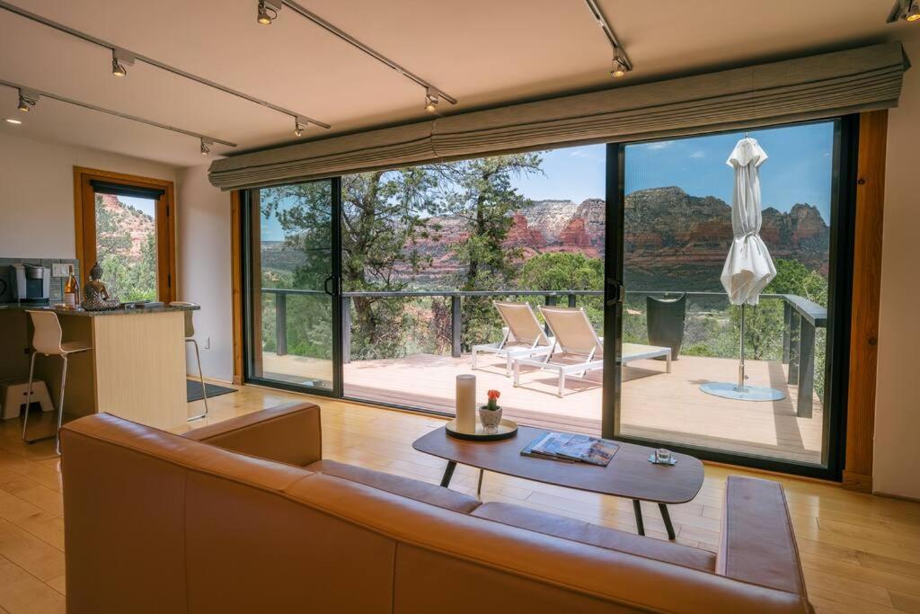 As Seen in Conde Nast Traveler - Modern Luxury - Epic Red Rock Views - Private Trail Access - Sauna, Steam Room, Hot Tub, Pool and Wellness Services view 2