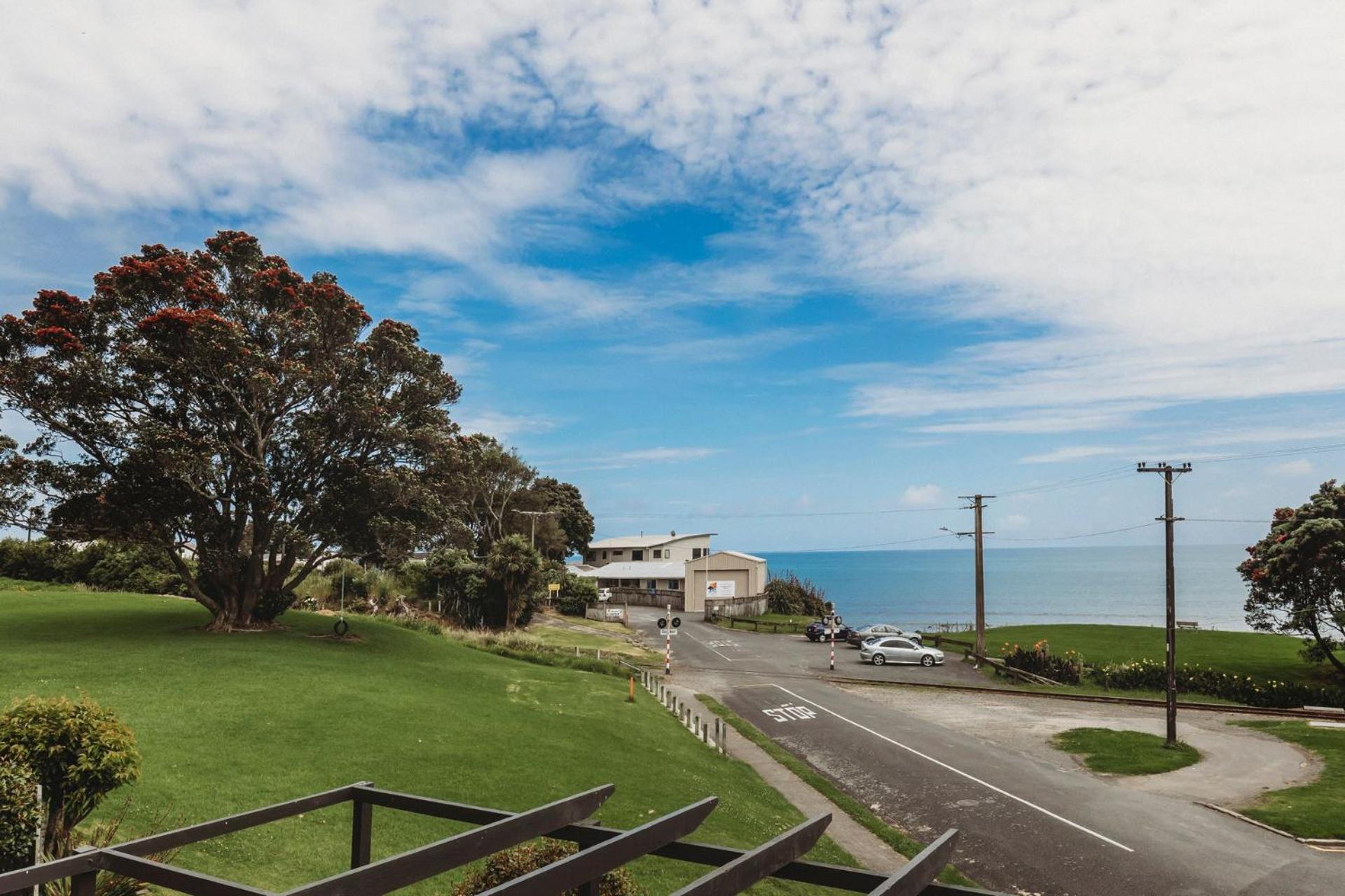Blue Haven On Belt - seconds to coastal walkway view 5