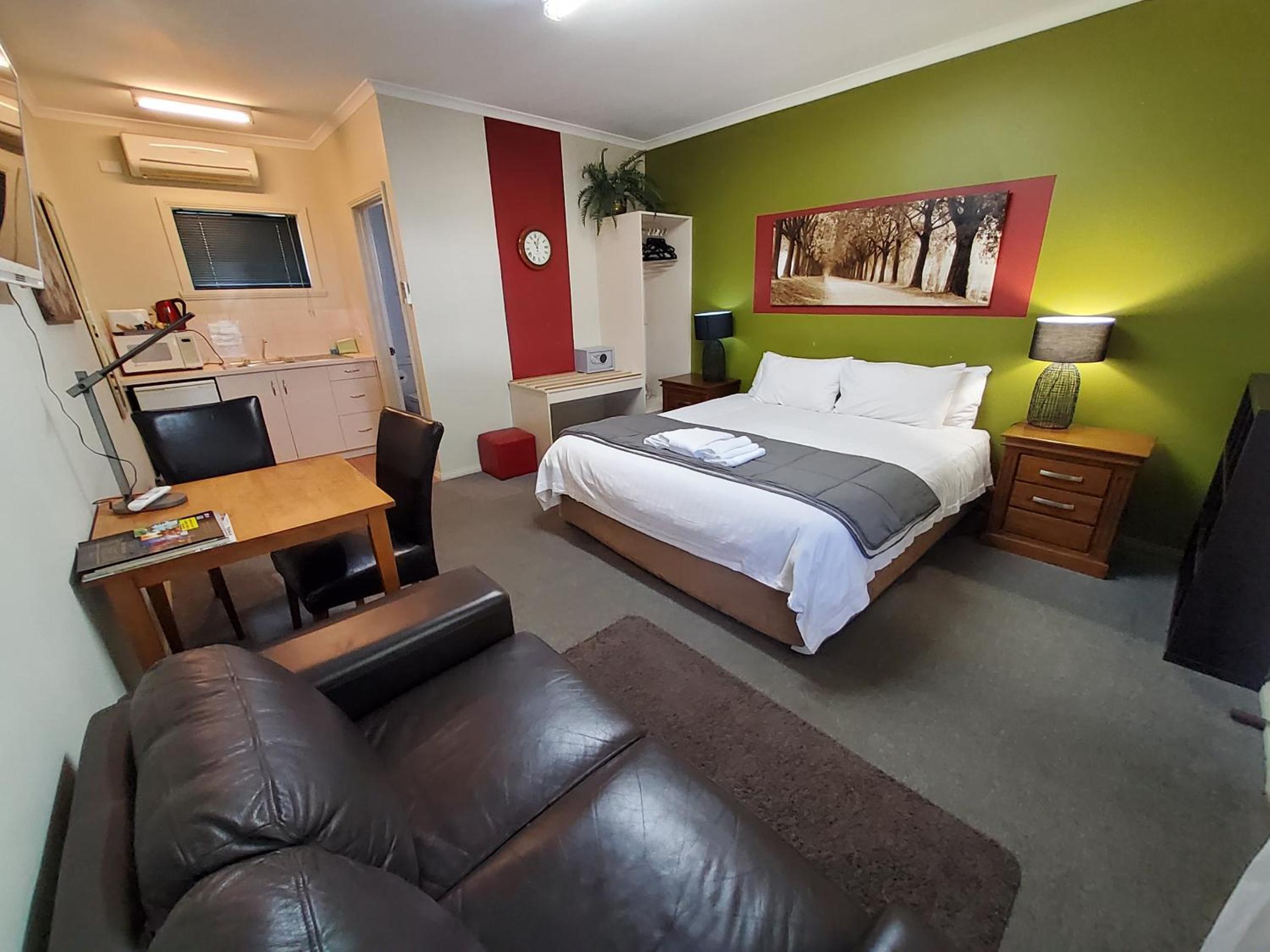 Coach House Inn