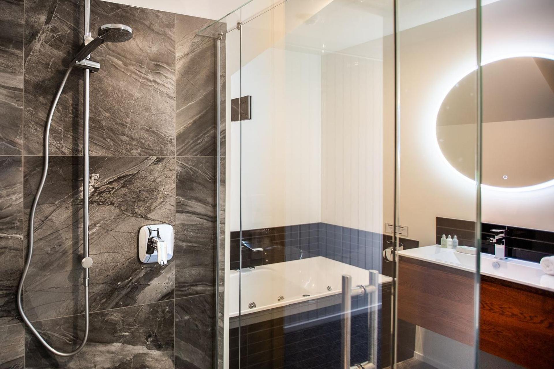 The Residence Apartment Seven with Spa Bath