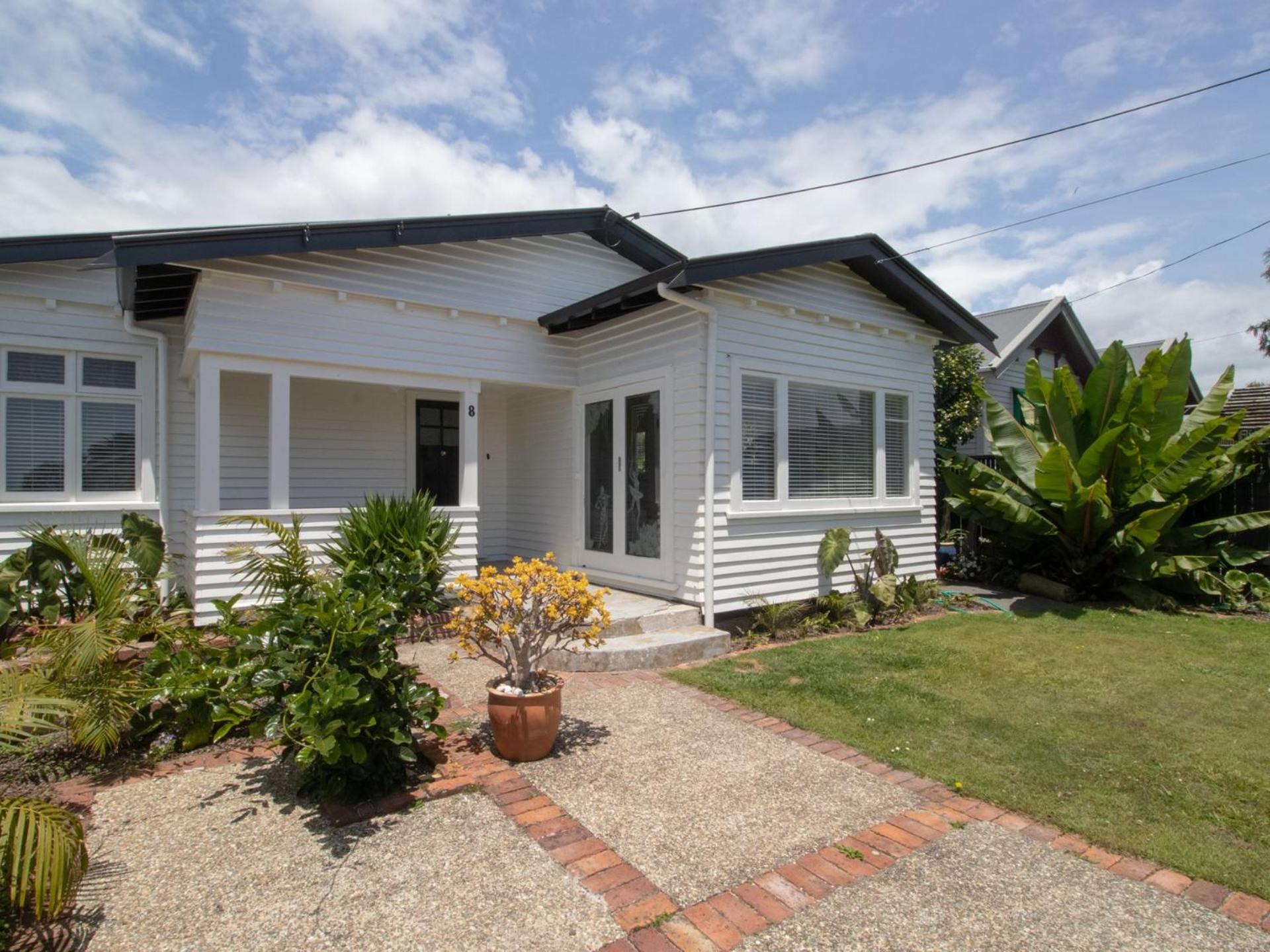 Bungalow Eight - 1930s charm near Pukekura Park