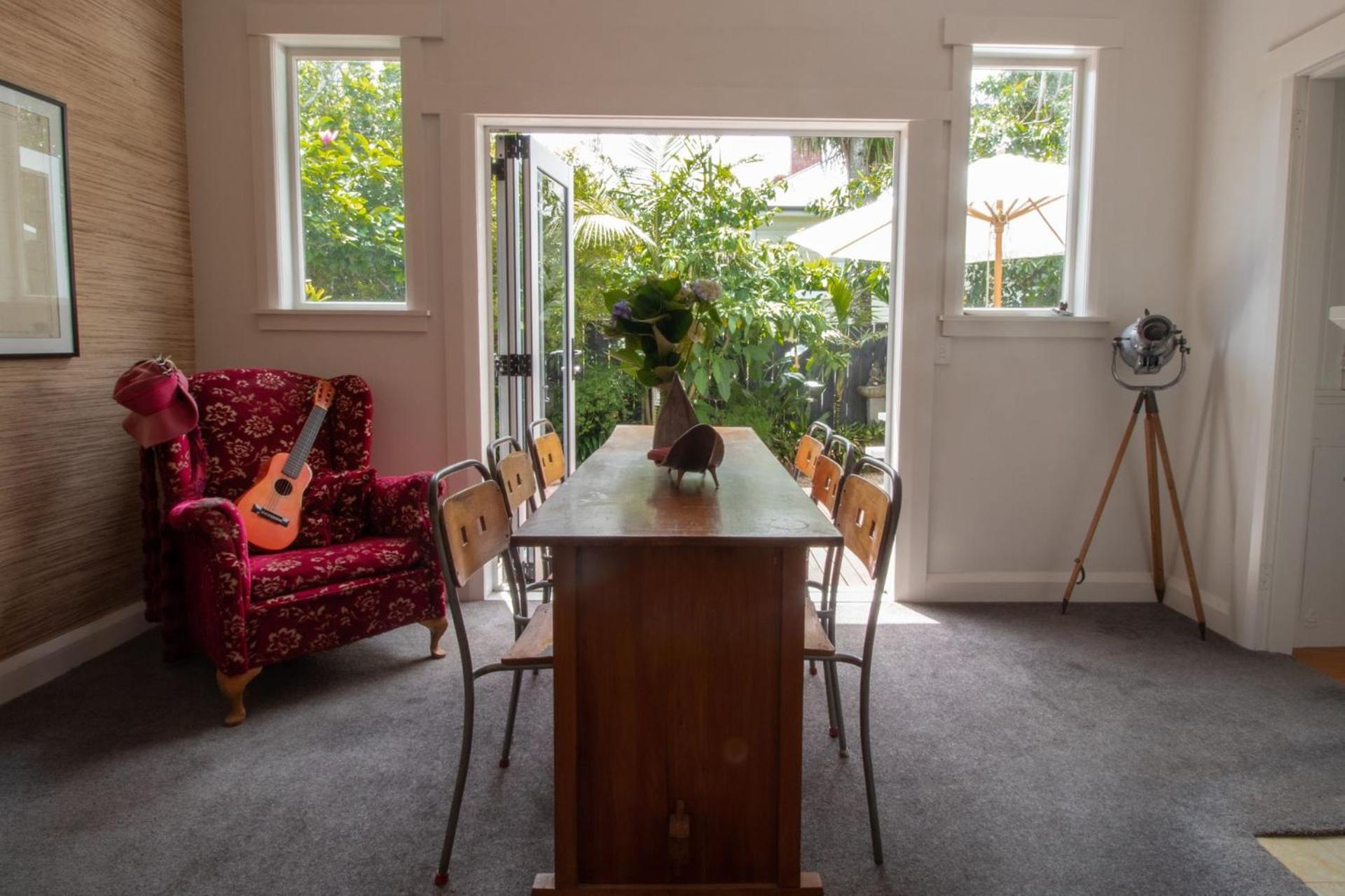 Bungalow Eight - 1930s charm near Pukekura Park