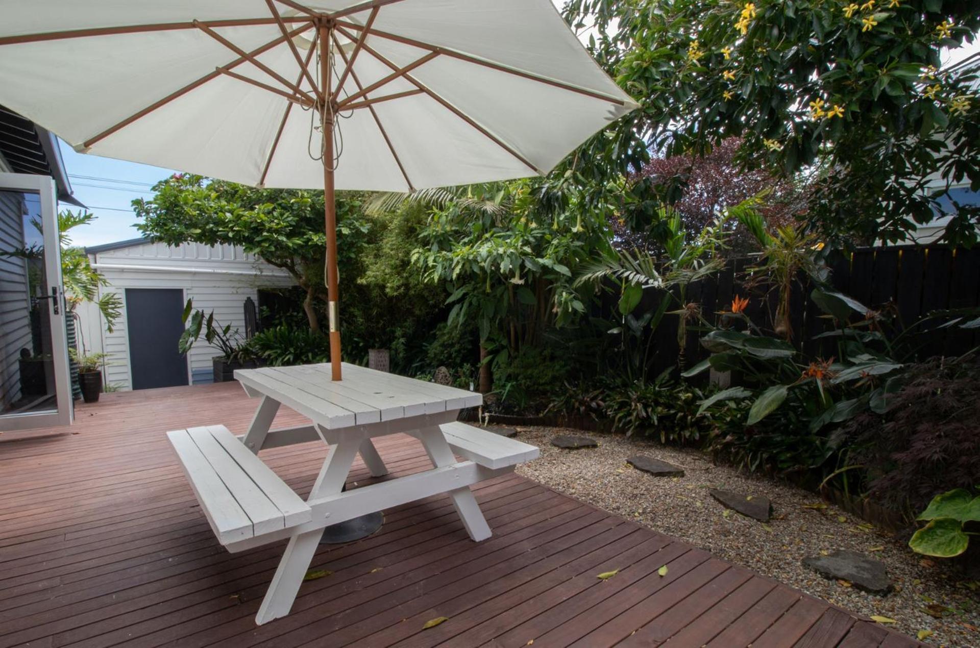 Bungalow Eight - 1930s charm near Pukekura Park