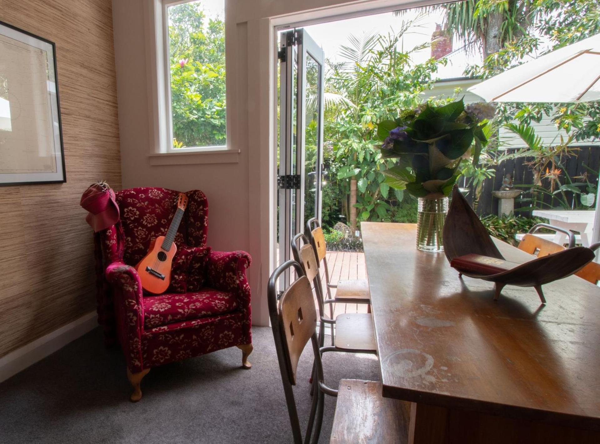 Bungalow Eight - 1930s charm near Pukekura Park
