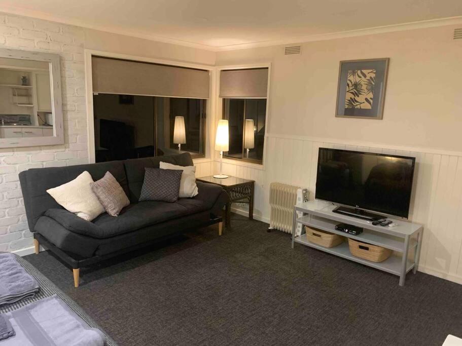 Studio with private entrance in old Torquay