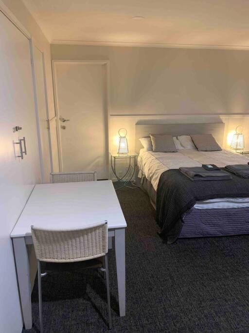Studio with private entrance in old Torquay